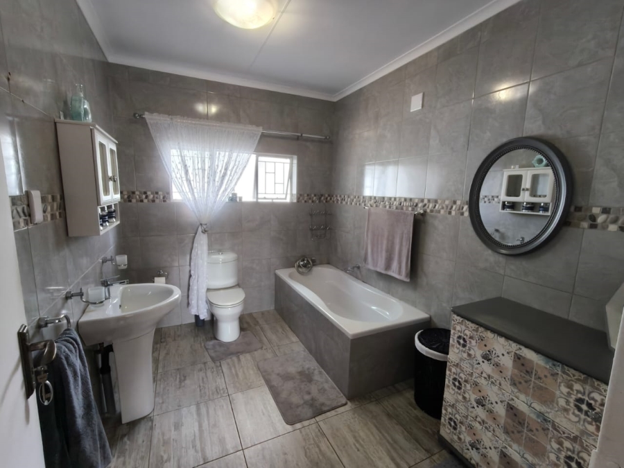 4 Bedroom Property for Sale in Cashan North West